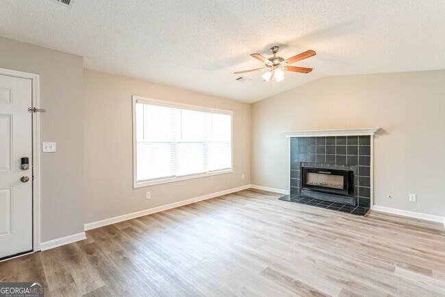 Foto del edificio - 5767 Riverside Dr