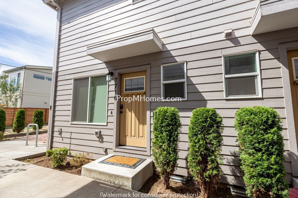 Primary Photo - 7716 SE Washington St
