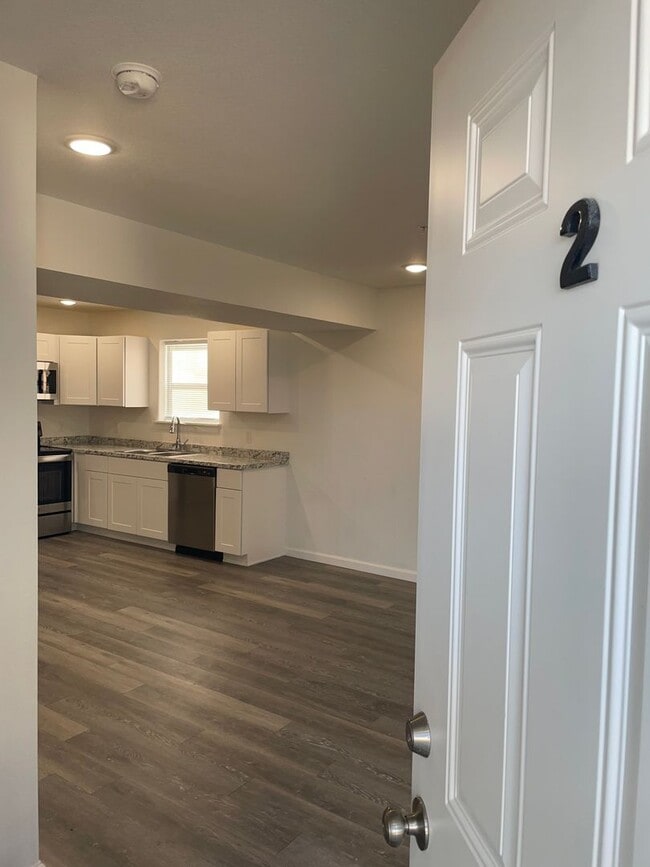 Building Photo - 409 E Doxey St