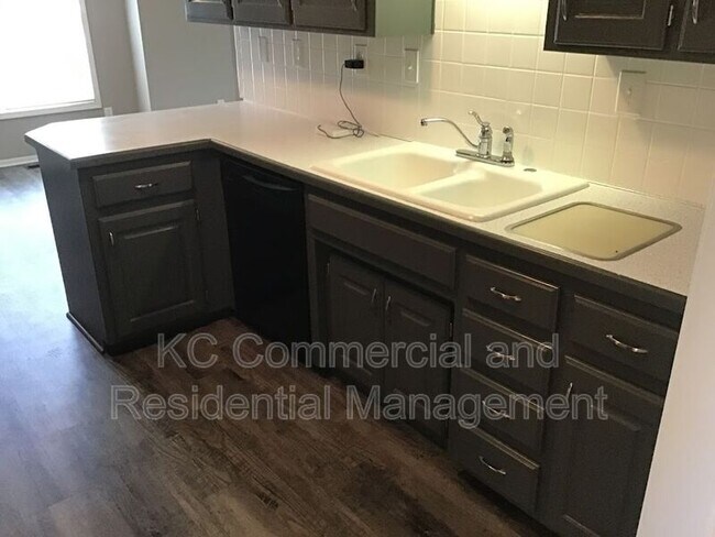 Building Photo - 806 Southview Terrace