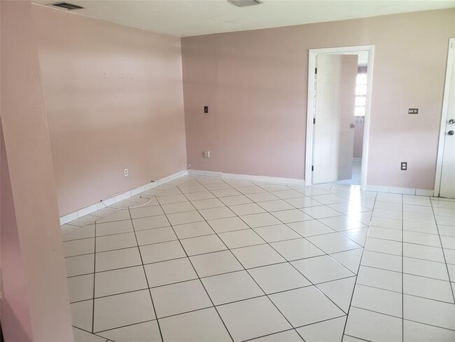 Foto del edificio - 961 NW 202nd St
