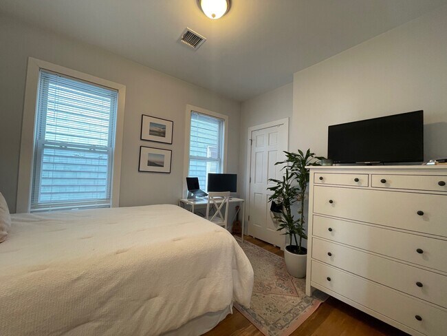 Foto del edificio - 695 E 7th St