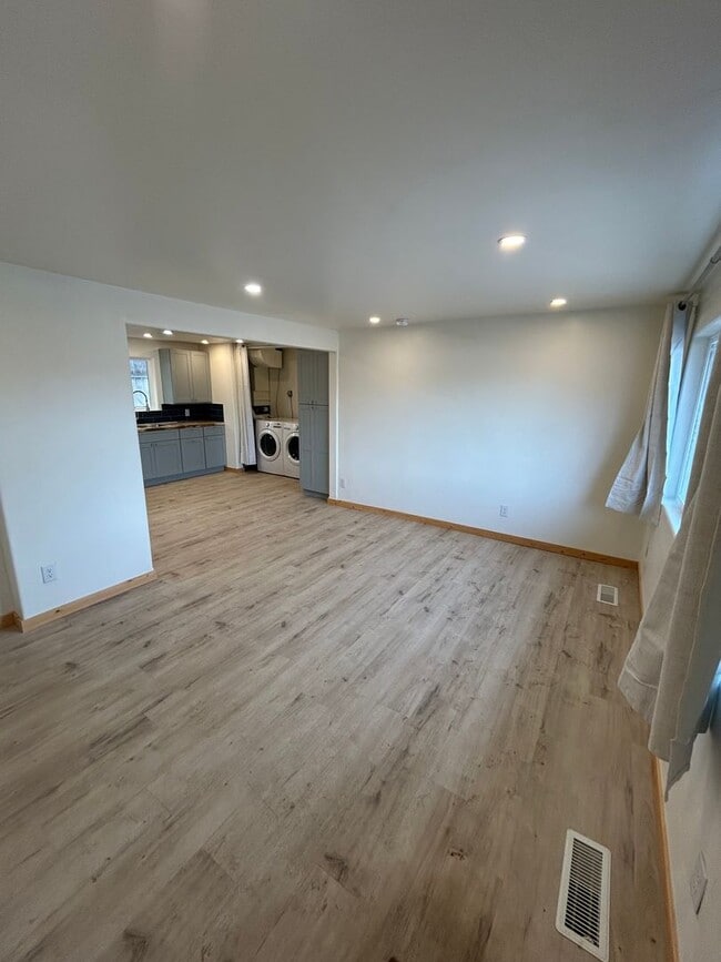 Building Photo - 156-166 A St W (CG)