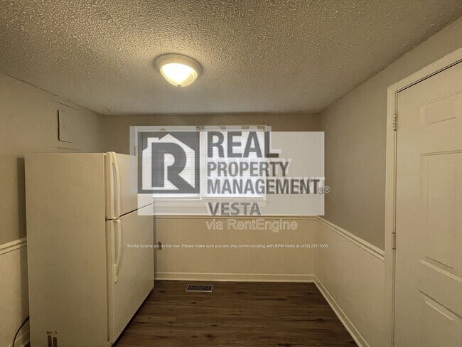 Building Photo - 110 W Ridge Cir