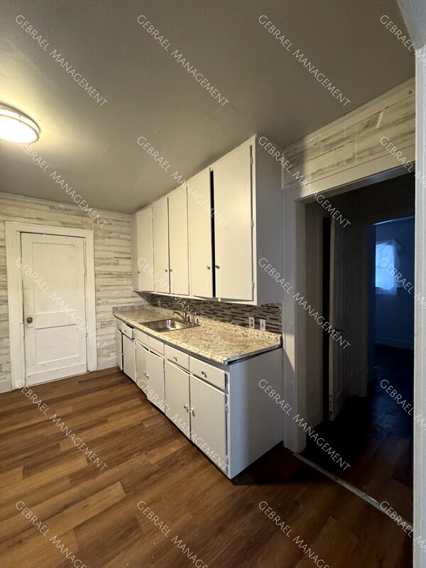 Building Photo - 129 W Dewey St