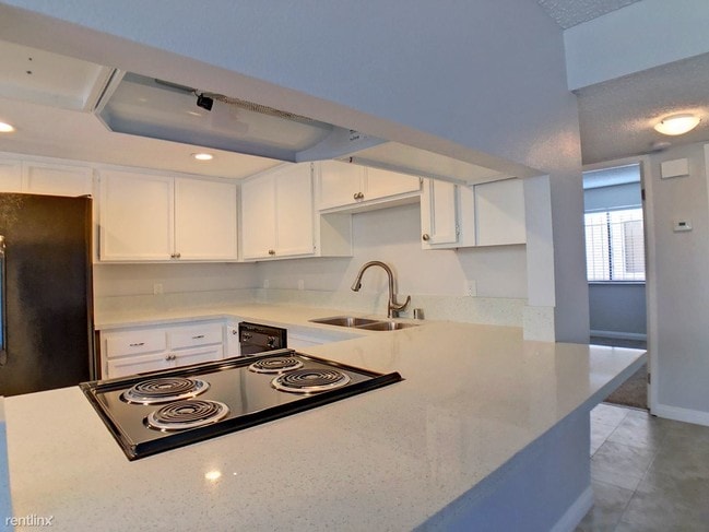 Building Photo - 2 br, 2 bath Condo - 3709 Snorkel Cir Unit A