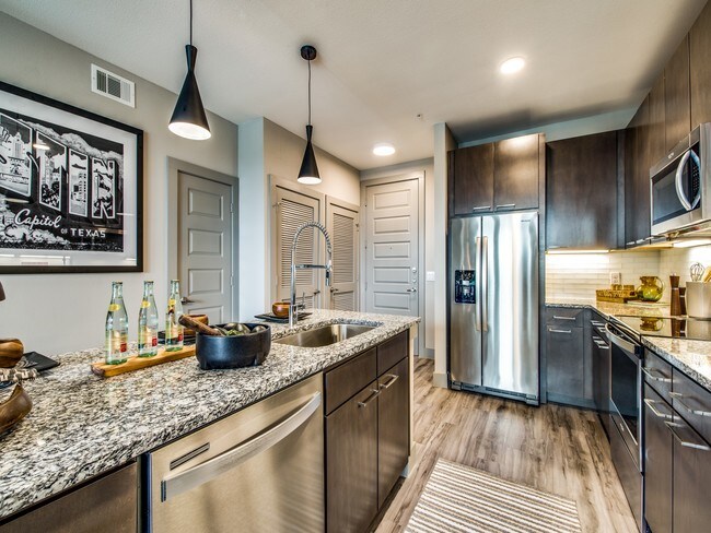 Henley Riverside Apartments Austin, TX