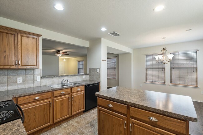 Foto del edificio - 3917 Mantis St