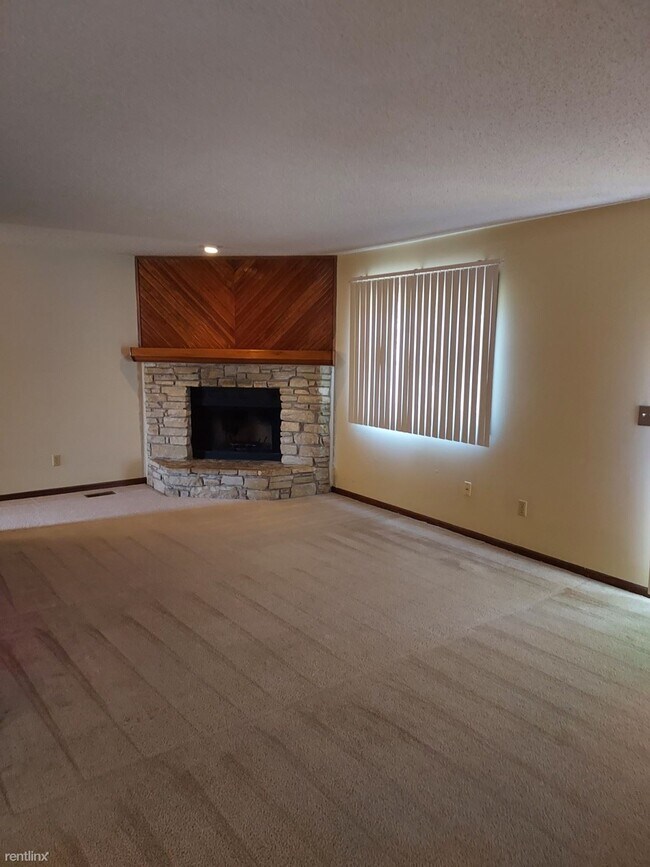 Building Photo - 3 br, 3 bath House - 1412 S Goebel Cir