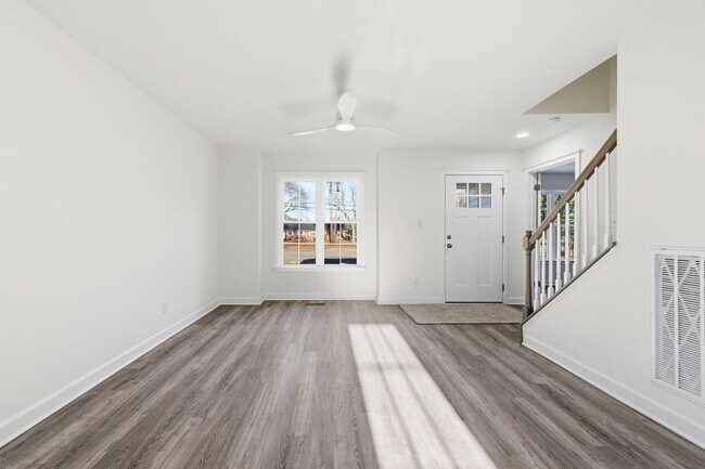 Foto del edificio - 12617 James River Dr