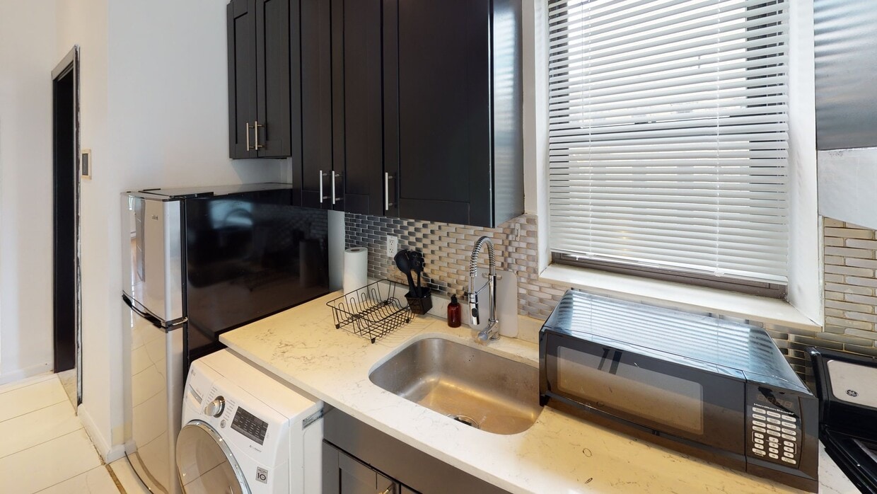 Photo - Private bedroom in 3 bed/1 bath Home