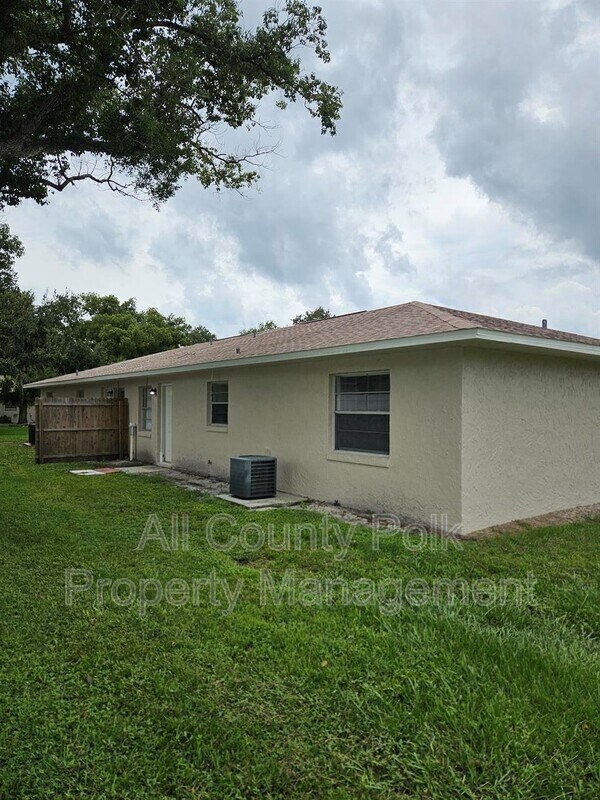 Building Photo - 5423 N Orange Ave