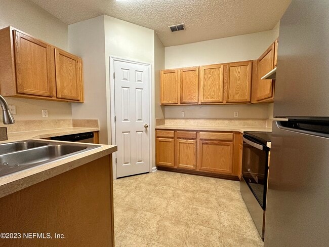Building Photo - 502 Sherwood Oaks Dr
