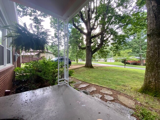 Building Photo - 3616 Skyview Dr SE