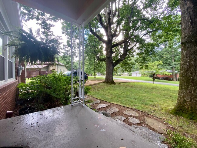 Foto del edificio - 3616 Skyview Dr SE