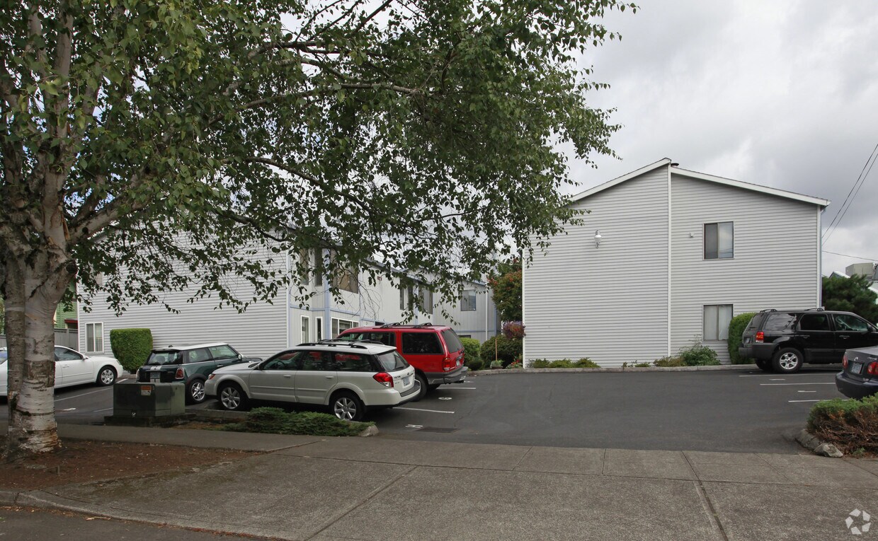 Building Photo - 1625 SE Nehalem St