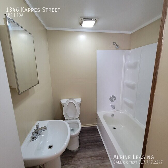 Building Photo - 1346 Kappes St