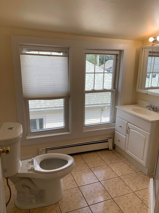 Foto del edificio - Entire house for rent! Great location! Walk to BC. Must see!