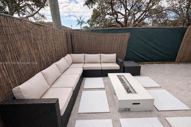 Foto del edificio - 2804 NW 7th Ct