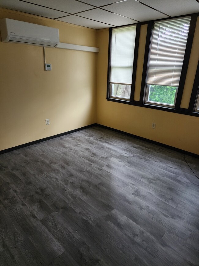 Building Photo - Benjamin st apt#1