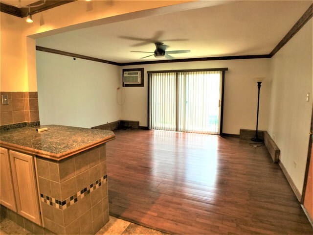 Building Photo - 10300 S Ridgeland Ave