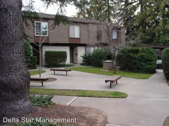 Building Photo - 3623 Larchmont Square Ln
