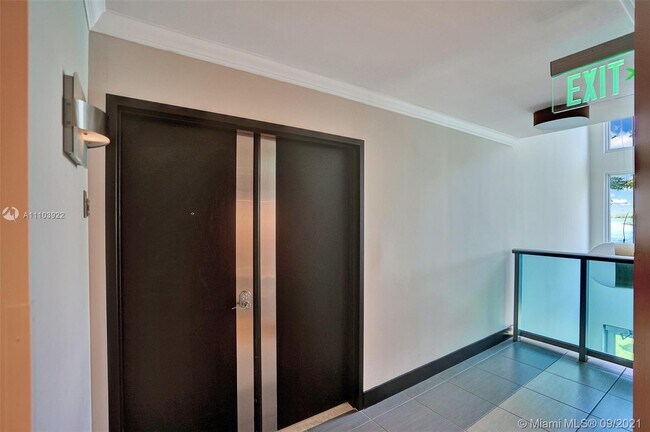 Building Photo - 290 Bal Bay Dr
