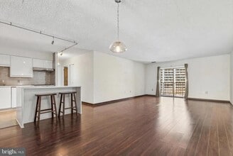 Building Photo - 10503 Valley Forge Cir
