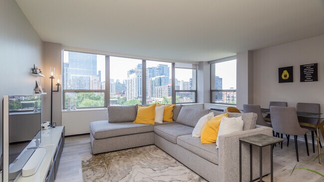 Foto del edificio - 1360 N Sandburg Terrace