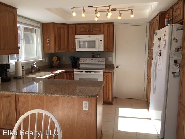 Building Photo - 6 br, 3 bath House - 281 Copper Street