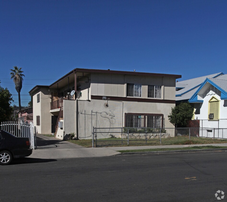 Primary Photo - 2685 Sichel St