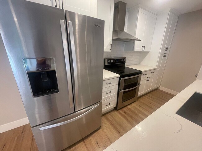 Foto del edificio - Beautifully Updated Townhouse in Madison V...