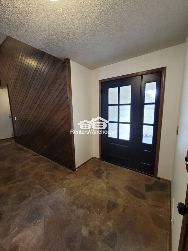 Building Photo - Available April 28th 4 Bedroom 3 Bath Single Family Home in Eden Prairie