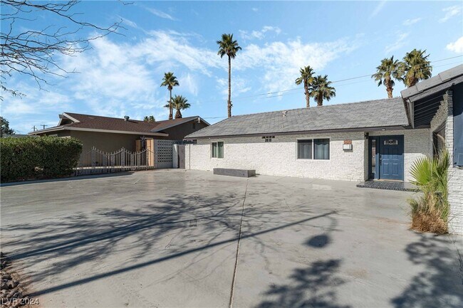 Building Photo - 2612 W Oakey Blvd