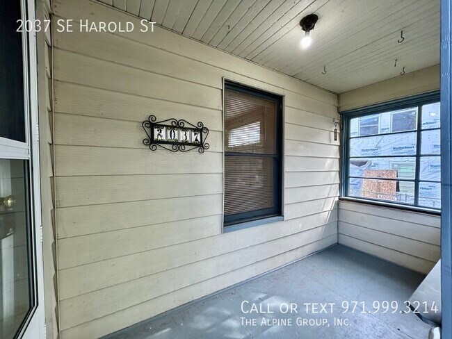 Foto del edificio - 2037 SE Harold St