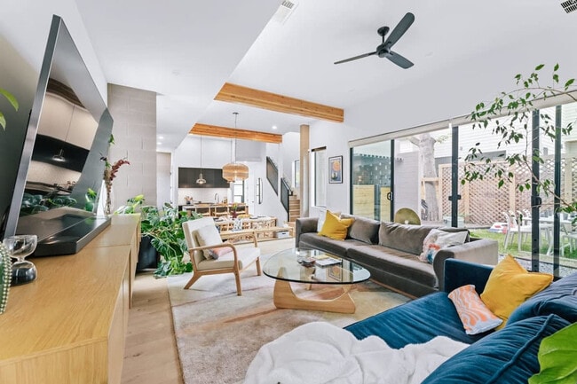 Foto del edificio - 2106 Maple Ave