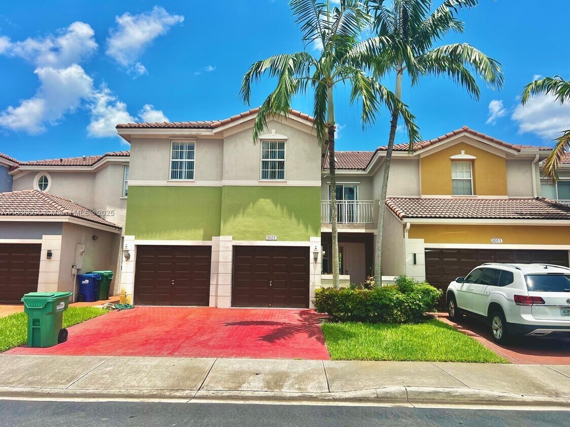 Foto principal - 8021 NW 114th Pl