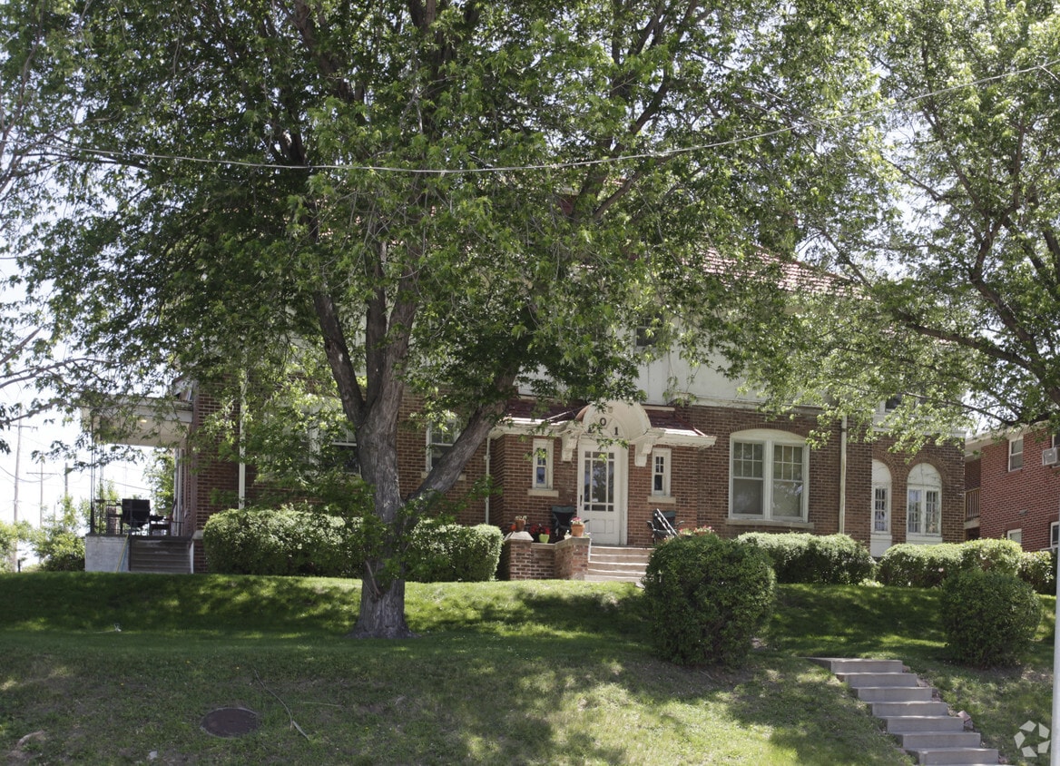 Building Photo - 401 S 41st St