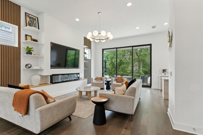 Foto del edificio - 5400 Agatha Cir