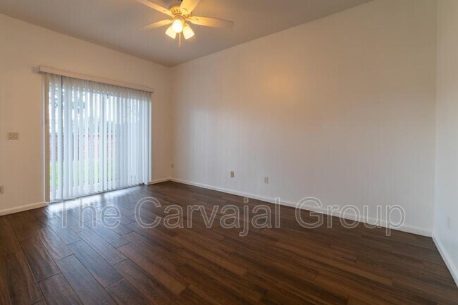 Building Photo - 885 Park Grove Ct