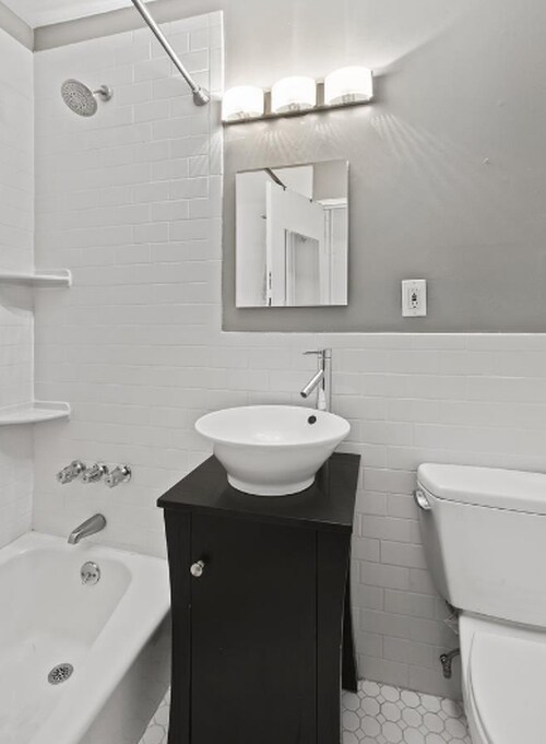 Building Photo - 162 E 91st St