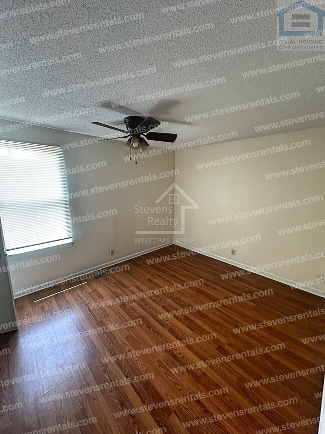Building Photo - 3727 Willow Creek Rd