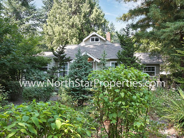 Building Photo - Wonderful Lake Oswego First Addition Hideaway