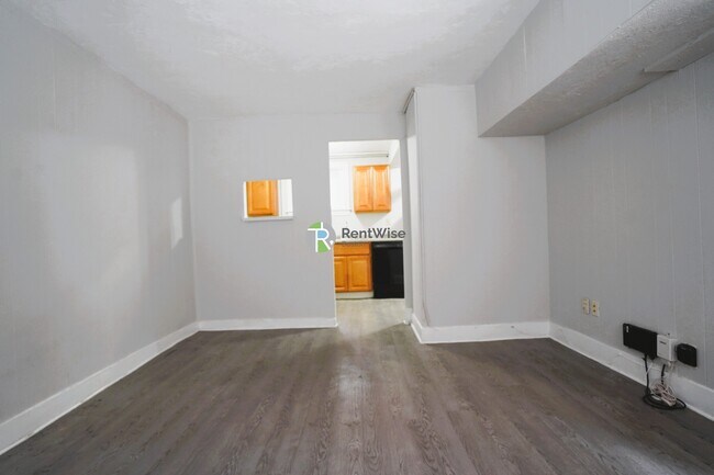 Building Photo - 35 Gardner St