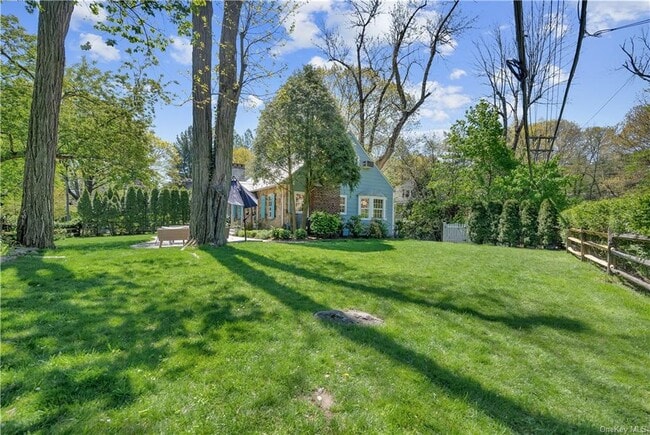 Building Photo - 53 Sheldrake Ave