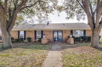 Building Photo - 2510 Karla Dr