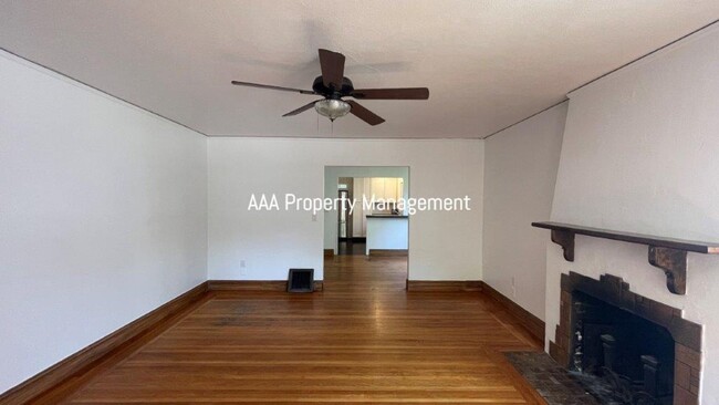 Building Photo - Martinez Beautiful large 2 bedroom 1 bath ...
