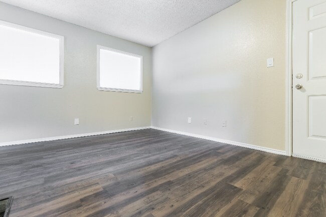 Foto del edificio - 1704 Baird Farm Cir