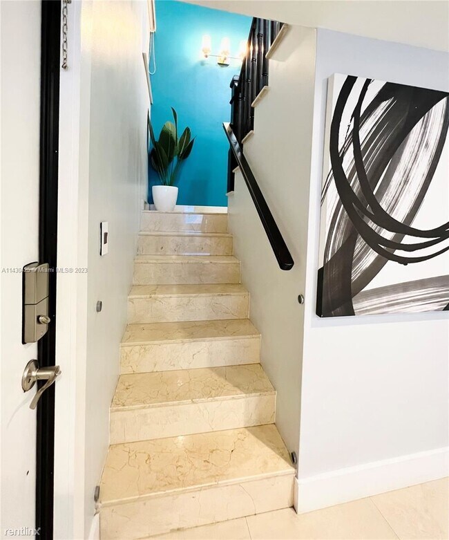 Foto del edificio - 2 br, 2.5 bath Townhome - 7000 NW 169th St