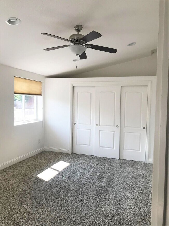 Building Photo - Updated Two-Bedroom & One-Bathroom Apartment